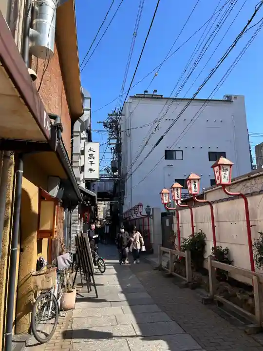 法善寺の{uncategorized: "未分類", other: "その他", undefined: "問題あり", building: "その他建物", grave: "お墓", sacred_gate: "鳥居", guardian: "狛犬", statue: "像", buddha: "仏像", history: "歴史", nature: "自然", garden: "庭園", animal: "動物", pagoda: "塔", temizu: "手水舎", mountain_gate: "山門・神門", sanctuary: "本殿・本堂", subordinate: "末社・摂社", art: "芸術", scenery: "景色", jizo: "地蔵", ema: "絵馬", goshuin: "御朱印", omikuji: "おみくじ", items: "授与品その他", amulet: "お守り", goshuincho: "御朱印帳", eats: "食事", festival: "お祭り", votive_dance: "神楽", shichigosan: "七五三参", wedding: "結婚式", experience: "体験その他", initially: "初詣", around: "周辺", anti_infection: "感染症対策"}