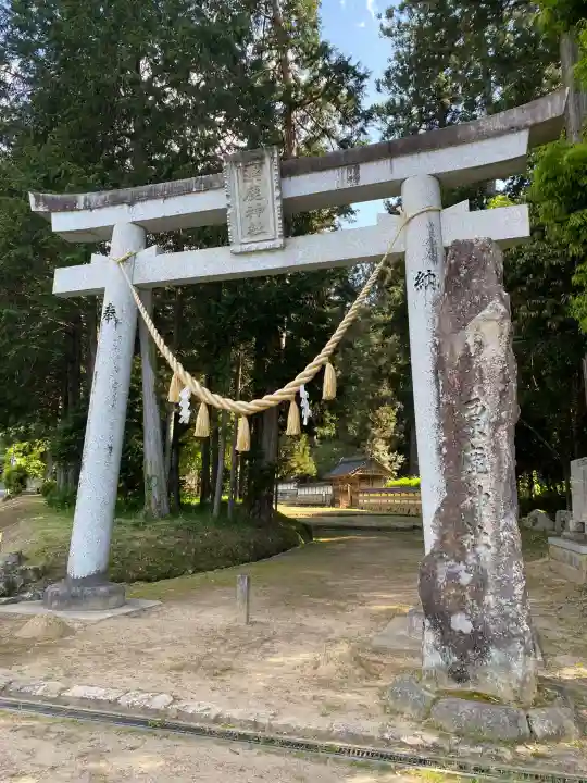 粟鹿神社の{uncategorized: "未分類", other: "その他", undefined: "問題あり", building: "その他建物", grave: "お墓", sacred_gate: "鳥居", guardian: "狛犬", statue: "像", buddha: "仏像", history: "歴史", nature: "自然", garden: "庭園", animal: "動物", pagoda: "塔", temizu: "手水舎", mountain_gate: "山門・神門", sanctuary: "本殿・本堂", subordinate: "末社・摂社", art: "芸術", scenery: "景色", jizo: "地蔵", ema: "絵馬", goshuin: "御朱印", omikuji: "おみくじ", items: "授与品その他", amulet: "お守り", goshuincho: "御朱印帳", eats: "食事", festival: "お祭り", votive_dance: "神楽", shichigosan: "七五三参", wedding: "結婚式", experience: "体験その他", initially: "初詣", around: "周辺", anti_infection: "感染症対策"}