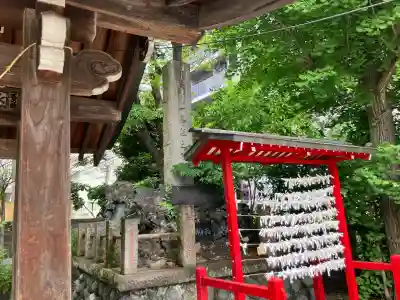東神奈川熊野神社の{uncategorized: "未分類", other: "その他", undefined: "問題あり", building: "その他建物", grave: "お墓", sacred_gate: "鳥居", guardian: "狛犬", statue: "像", buddha: "仏像", history: "歴史", nature: "自然", garden: "庭園", animal: "動物", pagoda: "塔", temizu: "手水舎", mountain_gate: "山門・神門", sanctuary: "本殿・本堂", subordinate: "末社・摂社", art: "芸術", scenery: "景色", jizo: "地蔵", ema: "絵馬", goshuin: "御朱印", omikuji: "おみくじ", items: "授与品その他", amulet: "お守り", goshuincho: "御朱印帳", eats: "食事", festival: "お祭り", votive_dance: "神楽", shichigosan: "七五三参", wedding: "結婚式", experience: "体験その他", initially: "初詣", around: "周辺", anti_infection: "感染症対策"}