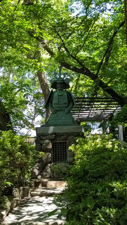藤森神社の像