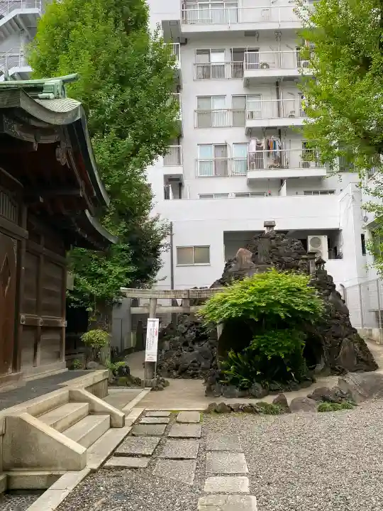 鐵砲洲稲荷神社の{uncategorized: "未分類", other: "その他", undefined: "問題あり", building: "その他建物", grave: "お墓", sacred_gate: "鳥居", guardian: "狛犬", statue: "像", buddha: "仏像", history: "歴史", nature: "自然", garden: "庭園", animal: "動物", pagoda: "塔", temizu: "手水舎", mountain_gate: "山門・神門", sanctuary: "本殿・本堂", subordinate: "末社・摂社", art: "芸術", scenery: "景色", jizo: "地蔵", ema: "絵馬", goshuin: "御朱印", omikuji: "おみくじ", items: "授与品その他", amulet: "お守り", goshuincho: "御朱印帳", eats: "食事", festival: "お祭り", votive_dance: "神楽", shichigosan: "七五三参", wedding: "結婚式", experience: "体験その他", initially: "初詣", around: "周辺", anti_infection: "感染症対策"}