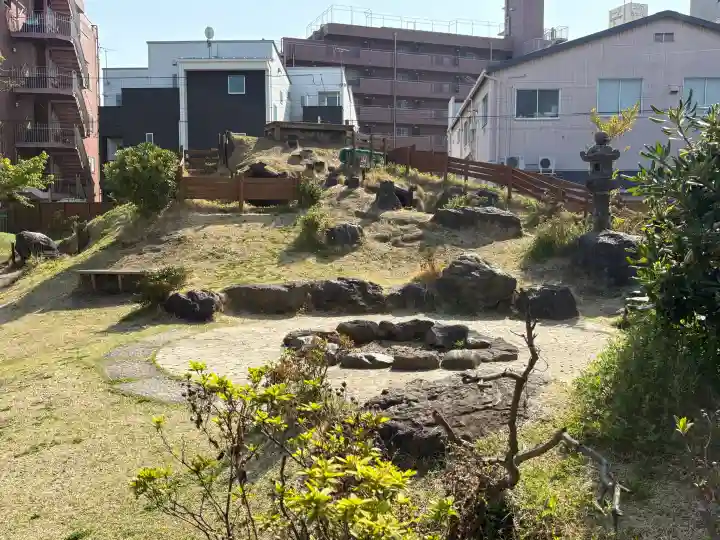 五方山熊野神社の{uncategorized: "未分類", other: "その他", undefined: "問題あり", building: "その他建物", grave: "お墓", sacred_gate: "鳥居", guardian: "狛犬", statue: "像", buddha: "仏像", history: "歴史", nature: "自然", garden: "庭園", animal: "動物", pagoda: "塔", temizu: "手水舎", mountain_gate: "山門・神門", sanctuary: "本殿・本堂", subordinate: "末社・摂社", art: "芸術", scenery: "景色", jizo: "地蔵", ema: "絵馬", goshuin: "御朱印", omikuji: "おみくじ", items: "授与品その他", amulet: "お守り", goshuincho: "御朱印帳", eats: "食事", festival: "お祭り", votive_dance: "神楽", shichigosan: "七五三参", wedding: "結婚式", experience: "体験その他", initially: "初詣", around: "周辺", anti_infection: "感染症対策"}