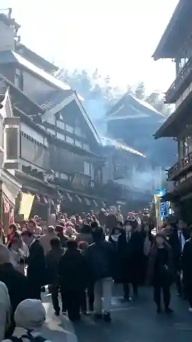 成田山新勝寺の{uncategorized: "未分類", other: "その他", undefined: "問題あり", building: "その他建物", grave: "お墓", sacred_gate: "鳥居", guardian: "狛犬", statue: "像", buddha: "仏像", history: "歴史", nature: "自然", garden: "庭園", animal: "動物", pagoda: "塔", temizu: "手水舎", mountain_gate: "山門・神門", sanctuary: "本殿・本堂", subordinate: "末社・摂社", art: "芸術", scenery: "景色", jizo: "地蔵", ema: "絵馬", goshuin: "御朱印", omikuji: "おみくじ", items: "授与品その他", amulet: "お守り", goshuincho: "御朱印帳", eats: "食事", festival: "お祭り", votive_dance: "神楽", shichigosan: "七五三参", wedding: "結婚式", experience: "体験その他", initially: "初詣", around: "周辺", anti_infection: "感染症対策"}
