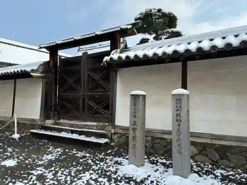 三宝院（三宝院門跡）の{uncategorized: "未分類", other: "その他", undefined: "問題あり", building: "その他建物", grave: "お墓", sacred_gate: "鳥居", guardian: "狛犬", statue: "像", buddha: "仏像", history: "歴史", nature: "自然", garden: "庭園", animal: "動物", pagoda: "塔", temizu: "手水舎", mountain_gate: "山門・神門", sanctuary: "本殿・本堂", subordinate: "末社・摂社", art: "芸術", scenery: "景色", jizo: "地蔵", ema: "絵馬", goshuin: "御朱印", omikuji: "おみくじ", items: "授与品その他", amulet: "お守り", goshuincho: "御朱印帳", eats: "食事", festival: "お祭り", votive_dance: "神楽", shichigosan: "七五三参", wedding: "結婚式", experience: "体験その他", initially: "初詣", around: "周辺", anti_infection: "感染症対策"}