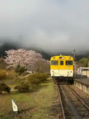 船場八幡神社の{uncategorized: "未分類", other: "その他", undefined: "問題あり", building: "その他建物", grave: "お墓", sacred_gate: "鳥居", guardian: "狛犬", statue: "像", buddha: "仏像", history: "歴史", nature: "自然", garden: "庭園", animal: "動物", pagoda: "塔", temizu: "手水舎", mountain_gate: "山門・神門", sanctuary: "本殿・本堂", subordinate: "末社・摂社", art: "芸術", scenery: "景色", jizo: "地蔵", ema: "絵馬", goshuin: "御朱印", omikuji: "おみくじ", items: "授与品その他", amulet: "お守り", goshuincho: "御朱印帳", eats: "食事", festival: "お祭り", votive_dance: "神楽", shichigosan: "七五三参", wedding: "結婚式", experience: "体験その他", initially: "初詣", around: "周辺", anti_infection: "感染症対策"}