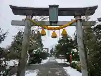 多久比禮志神社の{uncategorized: "未分類", other: "その他", undefined: "問題あり", building: "その他建物", grave: "お墓", sacred_gate: "鳥居", guardian: "狛犬", statue: "像", buddha: "仏像", history: "歴史", nature: "自然", garden: "庭園", animal: "動物", pagoda: "塔", temizu: "手水舎", mountain_gate: "山門・神門", sanctuary: "本殿・本堂", subordinate: "末社・摂社", art: "芸術", scenery: "景色", jizo: "地蔵", ema: "絵馬", goshuin: "御朱印", omikuji: "おみくじ", items: "授与品その他", amulet: "お守り", goshuincho: "御朱印帳", eats: "食事", festival: "お祭り", votive_dance: "神楽", shichigosan: "七五三参", wedding: "結婚式", experience: "体験その他", initially: "初詣", around: "周辺", anti_infection: "感染症対策"}