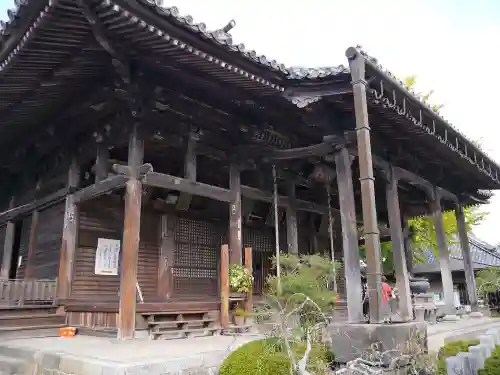 穴太寺の本殿・本堂