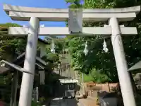 諏訪神社の{uncategorized: "未分類", other: "その他", undefined: "問題あり", building: "その他建物", grave: "お墓", sacred_gate: "鳥居", guardian: "狛犬", statue: "像", buddha: "仏像", history: "歴史", nature: "自然", garden: "庭園", animal: "動物", pagoda: "塔", temizu: "手水舎", mountain_gate: "山門・神門", sanctuary: "本殿・本堂", subordinate: "末社・摂社", art: "芸術", scenery: "景色", jizo: "地蔵", ema: "絵馬", goshuin: "御朱印", omikuji: "おみくじ", items: "授与品その他", amulet: "お守り", goshuincho: "御朱印帳", eats: "食事", festival: "お祭り", votive_dance: "神楽", shichigosan: "七五三参", wedding: "結婚式", experience: "体験その他", initially: "初詣", around: "周辺", anti_infection: "感染症対策"}