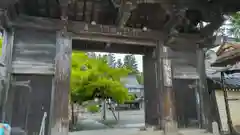 誕生寺の山門