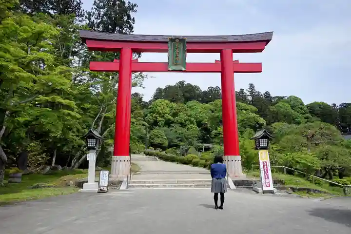 志波彦神社・鹽竈神社の鳥居