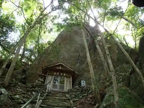 立岩神社の建物その他