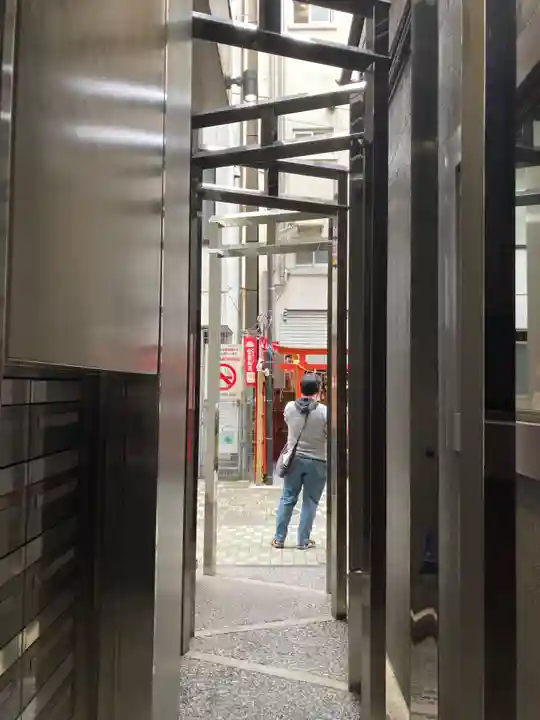 宝童稲荷神社の庭園