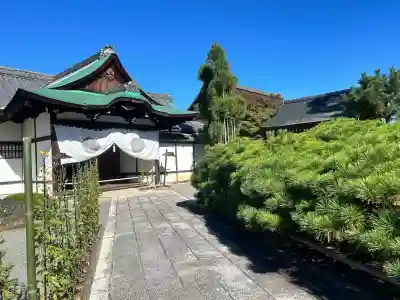 大覚寺の{uncategorized: "未分類", other: "その他", undefined: "問題あり", building: "その他建物", grave: "お墓", sacred_gate: "鳥居", guardian: "狛犬", statue: "像", buddha: "仏像", history: "歴史", nature: "自然", garden: "庭園", animal: "動物", pagoda: "塔", temizu: "手水舎", mountain_gate: "山門・神門", sanctuary: "本殿・本堂", subordinate: "末社・摂社", art: "芸術", scenery: "景色", jizo: "地蔵", ema: "絵馬", goshuin: "御朱印", omikuji: "おみくじ", items: "授与品その他", amulet: "お守り", goshuincho: "御朱印帳", eats: "食事", festival: "お祭り", votive_dance: "神楽", shichigosan: "七五三参", wedding: "結婚式", experience: "体験その他", initially: "初詣", around: "周辺", anti_infection: "感染症対策"}