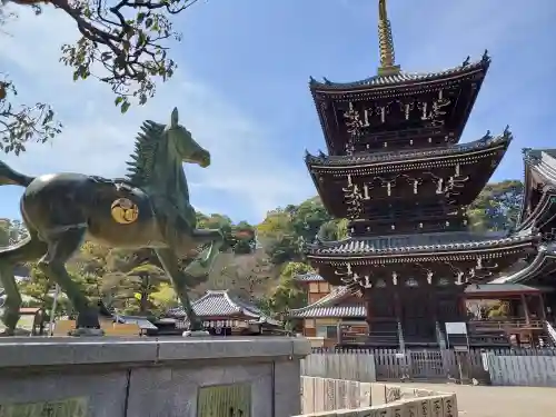 水間寺の{uncategorized: "未分類", other: "その他", undefined: "問題あり", building: "その他建物", grave: "お墓", sacred_gate: "鳥居", guardian: "狛犬", statue: "像", buddha: "仏像", history: "歴史", nature: "自然", garden: "庭園", animal: "動物", pagoda: "塔", temizu: "手水舎", mountain_gate: "山門・神門", sanctuary: "本殿・本堂", subordinate: "末社・摂社", art: "芸術", scenery: "景色", jizo: "地蔵", ema: "絵馬", goshuin: "御朱印", omikuji: "おみくじ", items: "授与品その他", amulet: "お守り", goshuincho: "御朱印帳", eats: "食事", festival: "お祭り", votive_dance: "神楽", shichigosan: "七五三参", wedding: "結婚式", experience: "体験その他", initially: "初詣", around: "周辺", anti_infection: "感染症対策"}