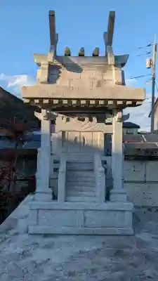 河童神社の{uncategorized: "未分類", other: "その他", undefined: "問題あり", building: "その他建物", grave: "お墓", sacred_gate: "鳥居", guardian: "狛犬", statue: "像", buddha: "仏像", history: "歴史", nature: "自然", garden: "庭園", animal: "動物", pagoda: "塔", temizu: "手水舎", mountain_gate: "山門・神門", sanctuary: "本殿・本堂", subordinate: "末社・摂社", art: "芸術", scenery: "景色", jizo: "地蔵", ema: "絵馬", goshuin: "御朱印", omikuji: "おみくじ", items: "授与品その他", amulet: "お守り", goshuincho: "御朱印帳", eats: "食事", festival: "お祭り", votive_dance: "神楽", shichigosan: "七五三参", wedding: "結婚式", experience: "体験その他", initially: "初詣", around: "周辺", anti_infection: "感染症対策"}