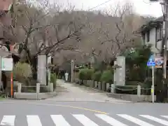 宝戒寺の山門