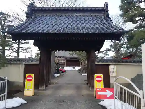 真善寺の山門