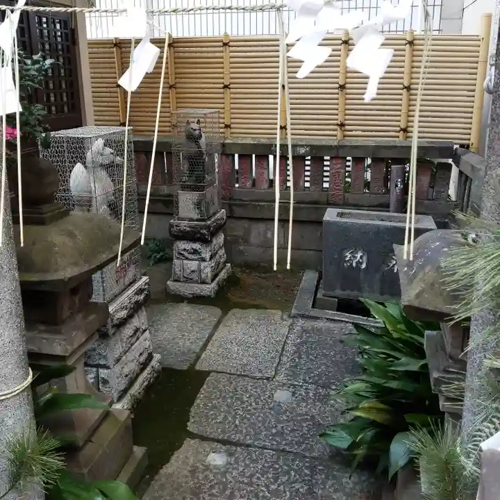 石塚稲荷神社の狛犬