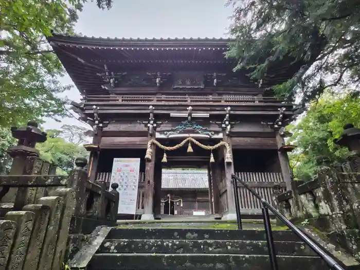 八幡神社の山門