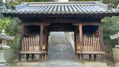 新庄八幡宮の山門・神門