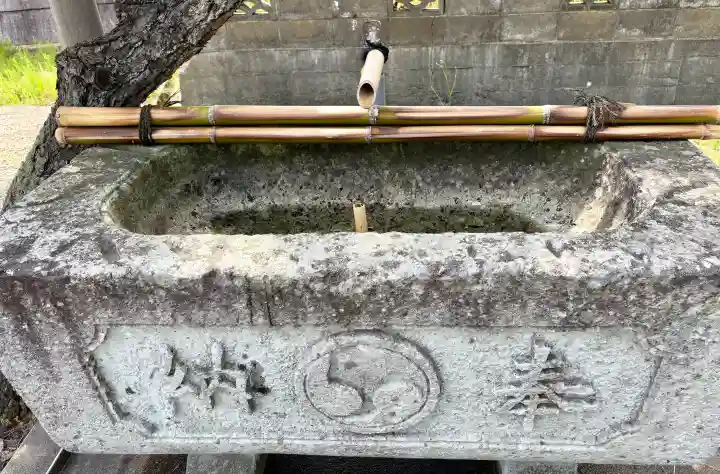 黒龍神社の{uncategorized: "未分類", other: "その他", undefined: "問題あり", building: "その他建物", grave: "お墓", sacred_gate: "鳥居", guardian: "狛犬", statue: "像", buddha: "仏像", history: "歴史", nature: "自然", garden: "庭園", animal: "動物", pagoda: "塔", temizu: "手水舎", mountain_gate: "山門・神門", sanctuary: "本殿・本堂", subordinate: "末社・摂社", art: "芸術", scenery: "景色", jizo: "地蔵", ema: "絵馬", goshuin: "御朱印", omikuji: "おみくじ", items: "授与品その他", amulet: "お守り", goshuincho: "御朱印帳", eats: "食事", festival: "お祭り", votive_dance: "神楽", shichigosan: "七五三参", wedding: "結婚式", experience: "体験その他", initially: "初詣", around: "周辺", anti_infection: "感染症対策"}