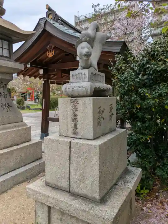 土佐稲荷神社の{uncategorized: "未分類", other: "その他", undefined: "問題あり", building: "その他建物", grave: "お墓", sacred_gate: "鳥居", guardian: "狛犬", statue: "像", buddha: "仏像", history: "歴史", nature: "自然", garden: "庭園", animal: "動物", pagoda: "塔", temizu: "手水舎", mountain_gate: "山門・神門", sanctuary: "本殿・本堂", subordinate: "末社・摂社", art: "芸術", scenery: "景色", jizo: "地蔵", ema: "絵馬", goshuin: "御朱印", omikuji: "おみくじ", items: "授与品その他", amulet: "お守り", goshuincho: "御朱印帳", eats: "食事", festival: "お祭り", votive_dance: "神楽", shichigosan: "七五三参", wedding: "結婚式", experience: "体験その他", initially: "初詣", around: "周辺", anti_infection: "感染症対策"}