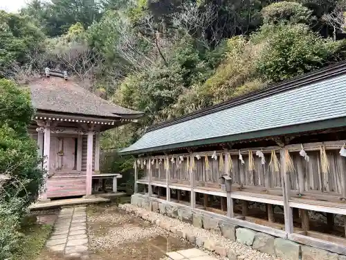 日御碕神社の{uncategorized: "未分類", other: "その他", undefined: "問題あり", building: "その他建物", grave: "お墓", sacred_gate: "鳥居", guardian: "狛犬", statue: "像", buddha: "仏像", history: "歴史", nature: "自然", garden: "庭園", animal: "動物", pagoda: "塔", temizu: "手水舎", mountain_gate: "山門・神門", sanctuary: "本殿・本堂", subordinate: "末社・摂社", art: "芸術", scenery: "景色", jizo: "地蔵", ema: "絵馬", goshuin: "御朱印", omikuji: "おみくじ", items: "授与品その他", amulet: "お守り", goshuincho: "御朱印帳", eats: "食事", festival: "お祭り", votive_dance: "神楽", shichigosan: "七五三参", wedding: "結婚式", experience: "体験その他", initially: "初詣", around: "周辺", anti_infection: "感染症対策"}