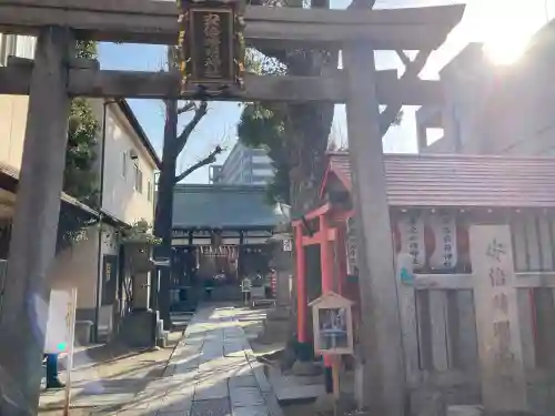 安倍晴明神社（阿倍王子神社境外末社）の{uncategorized: "未分類", other: "その他", undefined: "問題あり", building: "その他建物", grave: "お墓", sacred_gate: "鳥居", guardian: "狛犬", statue: "像", buddha: "仏像", history: "歴史", nature: "自然", garden: "庭園", animal: "動物", pagoda: "塔", temizu: "手水舎", mountain_gate: "山門・神門", sanctuary: "本殿・本堂", subordinate: "末社・摂社", art: "芸術", scenery: "景色", jizo: "地蔵", ema: "絵馬", goshuin: "御朱印", omikuji: "おみくじ", items: "授与品その他", amulet: "お守り", goshuincho: "御朱印帳", eats: "食事", festival: "お祭り", votive_dance: "神楽", shichigosan: "七五三参", wedding: "結婚式", experience: "体験その他", initially: "初詣", around: "周辺", anti_infection: "感染症対策"}