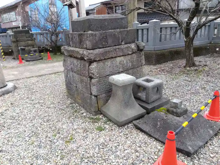 川巴良諏訪神社(富山県)