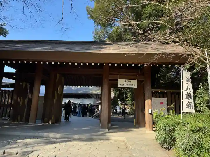 阿佐ヶ谷神明宮の{uncategorized: "未分類", other: "その他", undefined: "問題あり", building: "その他建物", grave: "お墓", sacred_gate: "鳥居", guardian: "狛犬", statue: "像", buddha: "仏像", history: "歴史", nature: "自然", garden: "庭園", animal: "動物", pagoda: "塔", temizu: "手水舎", mountain_gate: "山門・神門", sanctuary: "本殿・本堂", subordinate: "末社・摂社", art: "芸術", scenery: "景色", jizo: "地蔵", ema: "絵馬", goshuin: "御朱印", omikuji: "おみくじ", items: "授与品その他", amulet: "お守り", goshuincho: "御朱印帳", eats: "食事", festival: "お祭り", votive_dance: "神楽", shichigosan: "七五三参", wedding: "結婚式", experience: "体験その他", initially: "初詣", around: "周辺", anti_infection: "感染症対策"}