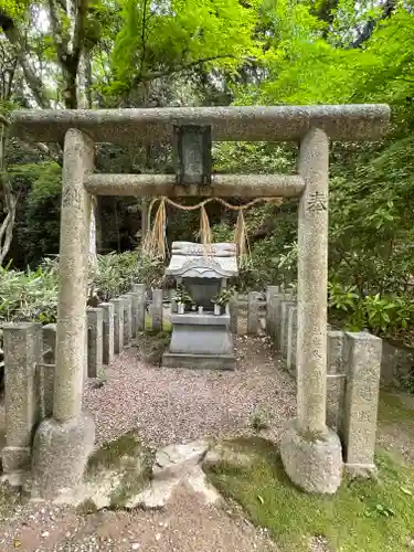 中山寺奥之院の末社