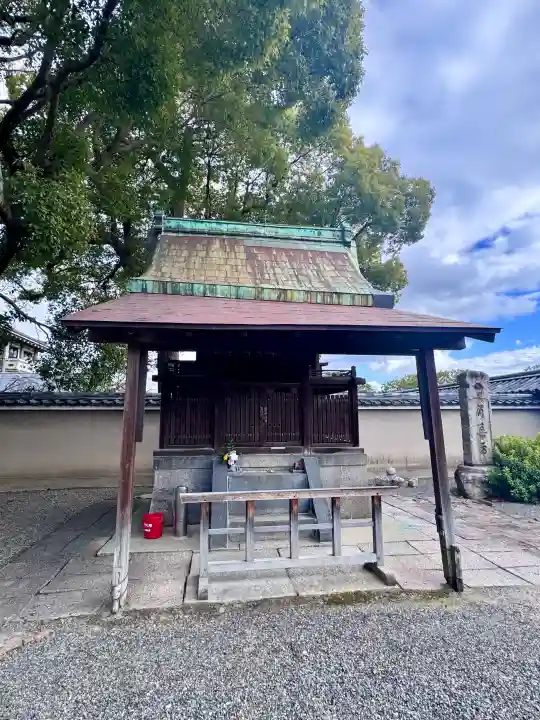 東寺(教王護国寺)の{uncategorized: "未分類", other: "その他", undefined: "問題あり", building: "その他建物", grave: "お墓", sacred_gate: "鳥居", guardian: "狛犬", statue: "像", buddha: "仏像", history: "歴史", nature: "自然", garden: "庭園", animal: "動物", pagoda: "塔", temizu: "手水舎", mountain_gate: "山門・神門", sanctuary: "本殿・本堂", subordinate: "末社・摂社", art: "芸術", scenery: "景色", jizo: "地蔵", ema: "絵馬", goshuin: "御朱印", omikuji: "おみくじ", items: "授与品その他", amulet: "お守り", goshuincho: "御朱印帳", eats: "食事", festival: "お祭り", votive_dance: "神楽", shichigosan: "七五三参", wedding: "結婚式", experience: "体験その他", initially: "初詣", around: "周辺", anti_infection: "感染症対策"}