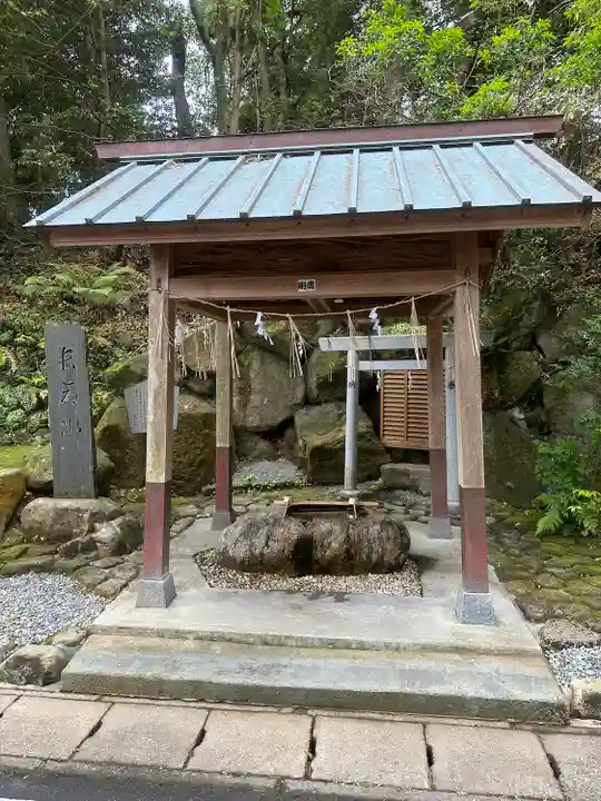 射山神社の手水舎