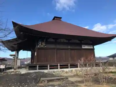 龍石寺の本殿・本堂