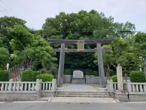 多井畑厄除八幡宮の鳥居