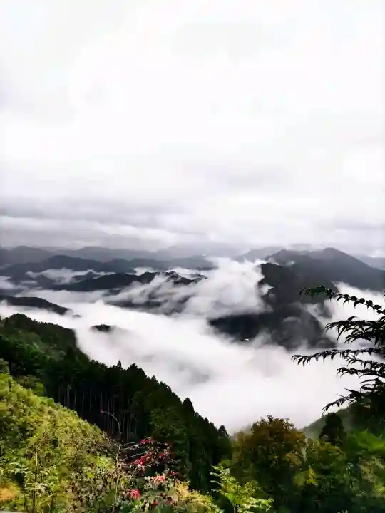 玉置神社の{uncategorized: "未分類", other: "その他", undefined: "問題あり", building: "その他建物", grave: "お墓", sacred_gate: "鳥居", guardian: "狛犬", statue: "像", buddha: "仏像", history: "歴史", nature: "自然", garden: "庭園", animal: "動物", pagoda: "塔", temizu: "手水舎", mountain_gate: "山門・神門", sanctuary: "本殿・本堂", subordinate: "末社・摂社", art: "芸術", scenery: "景色", jizo: "地蔵", ema: "絵馬", goshuin: "御朱印", omikuji: "おみくじ", items: "授与品その他", amulet: "お守り", goshuincho: "御朱印帳", eats: "食事", festival: "お祭り", votive_dance: "神楽", shichigosan: "七五三参", wedding: "結婚式", experience: "体験その他", initially: "初詣", around: "周辺", anti_infection: "感染症対策"}