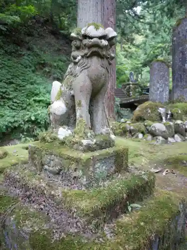 八海山尊神社の狛犬