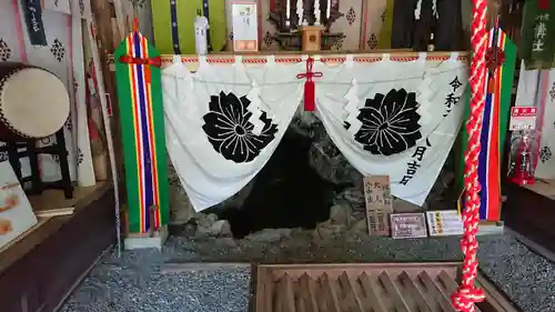 無戸室浅間神社(船津胎内神社)の本殿