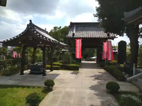 慈眼寺の山門