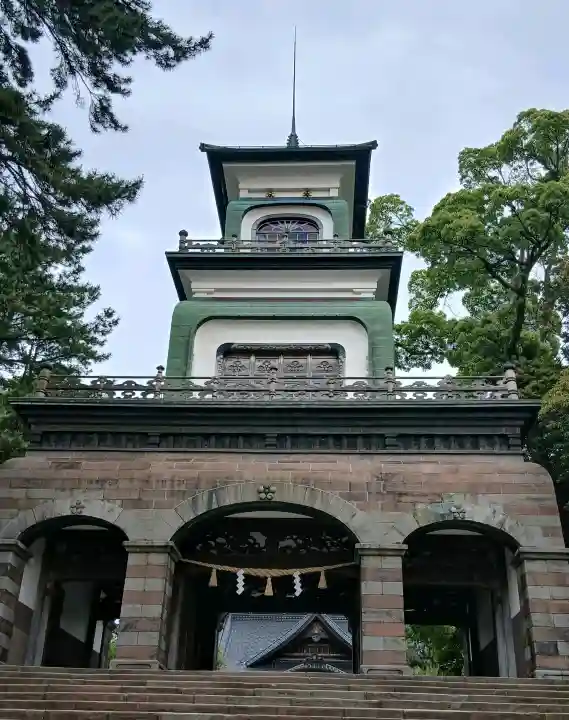 尾山神社の{uncategorized: "未分類", other: "その他", undefined: "問題あり", building: "その他建物", grave: "お墓", sacred_gate: "鳥居", guardian: "狛犬", statue: "像", buddha: "仏像", history: "歴史", nature: "自然", garden: "庭園", animal: "動物", pagoda: "塔", temizu: "手水舎", mountain_gate: "山門・神門", sanctuary: "本殿・本堂", subordinate: "末社・摂社", art: "芸術", scenery: "景色", jizo: "地蔵", ema: "絵馬", goshuin: "御朱印", omikuji: "おみくじ", items: "授与品その他", amulet: "お守り", goshuincho: "御朱印帳", eats: "食事", festival: "お祭り", votive_dance: "神楽", shichigosan: "七五三参", wedding: "結婚式", experience: "体験その他", initially: "初詣", around: "周辺", anti_infection: "感染症対策"}