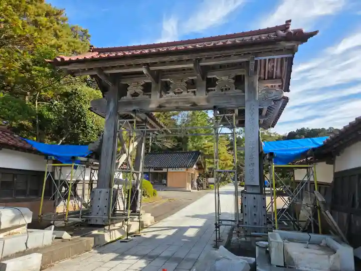 総持寺祖院の{uncategorized: "未分類", other: "その他", undefined: "問題あり", building: "その他建物", grave: "お墓", sacred_gate: "鳥居", guardian: "狛犬", statue: "像", buddha: "仏像", history: "歴史", nature: "自然", garden: "庭園", animal: "動物", pagoda: "塔", temizu: "手水舎", mountain_gate: "山門・神門", sanctuary: "本殿・本堂", subordinate: "末社・摂社", art: "芸術", scenery: "景色", jizo: "地蔵", ema: "絵馬", goshuin: "御朱印", omikuji: "おみくじ", items: "授与品その他", amulet: "お守り", goshuincho: "御朱印帳", eats: "食事", festival: "お祭り", votive_dance: "神楽", shichigosan: "七五三参", wedding: "結婚式", experience: "体験その他", initially: "初詣", around: "周辺", anti_infection: "感染症対策"}