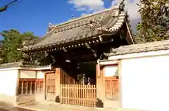 新德禅寺 (新徳寺)の山門