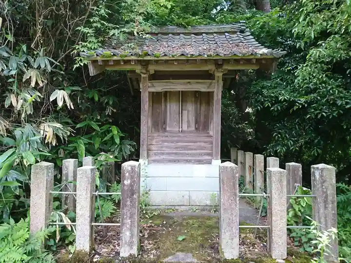 神明神社(村国)の末社・摂社