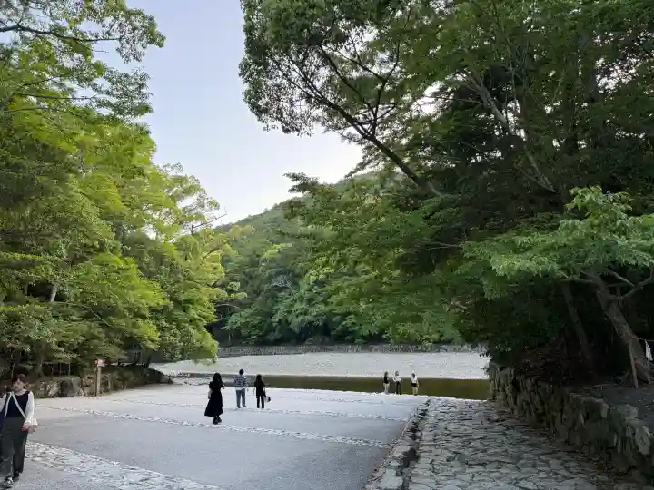 伊勢神宮内宮(皇大神宮)の{uncategorized: "未分類", other: "その他", undefined: "問題あり", building: "その他建物", grave: "お墓", sacred_gate: "鳥居", guardian: "狛犬", statue: "像", buddha: "仏像", history: "歴史", nature: "自然", garden: "庭園", animal: "動物", pagoda: "塔", temizu: "手水舎", mountain_gate: "山門・神門", sanctuary: "本殿・本堂", subordinate: "末社・摂社", art: "芸術", scenery: "景色", jizo: "地蔵", ema: "絵馬", goshuin: "御朱印", omikuji: "おみくじ", items: "授与品その他", amulet: "お守り", goshuincho: "御朱印帳", eats: "食事", festival: "お祭り", votive_dance: "神楽", shichigosan: "七五三参", wedding: "結婚式", experience: "体験その他", initially: "初詣", around: "周辺", anti_infection: "感染症対策"}
