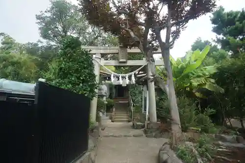 横浜御嶽神社の鳥居