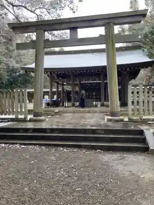 日前神宮・國懸神宮の{uncategorized: "未分類", other: "その他", undefined: "問題あり", building: "その他建物", grave: "お墓", sacred_gate: "鳥居", guardian: "狛犬", statue: "像", buddha: "仏像", history: "歴史", nature: "自然", garden: "庭園", animal: "動物", pagoda: "塔", temizu: "手水舎", mountain_gate: "山門・神門", sanctuary: "本殿・本堂", subordinate: "末社・摂社", art: "芸術", scenery: "景色", jizo: "地蔵", ema: "絵馬", goshuin: "御朱印", omikuji: "おみくじ", items: "授与品その他", amulet: "お守り", goshuincho: "御朱印帳", eats: "食事", festival: "お祭り", votive_dance: "神楽", shichigosan: "七五三参", wedding: "結婚式", experience: "体験その他", initially: "初詣", around: "周辺", anti_infection: "感染症対策"}