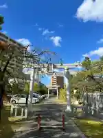 三社神社の{uncategorized: "未分類", other: "その他", undefined: "問題あり", building: "その他建物", grave: "お墓", sacred_gate: "鳥居", guardian: "狛犬", statue: "像", buddha: "仏像", history: "歴史", nature: "自然", garden: "庭園", animal: "動物", pagoda: "塔", temizu: "手水舎", mountain_gate: "山門・神門", sanctuary: "本殿・本堂", subordinate: "末社・摂社", art: "芸術", scenery: "景色", jizo: "地蔵", ema: "絵馬", goshuin: "御朱印", omikuji: "おみくじ", items: "授与品その他", amulet: "お守り", goshuincho: "御朱印帳", eats: "食事", festival: "お祭り", votive_dance: "神楽", shichigosan: "七五三参", wedding: "結婚式", experience: "体験その他", initially: "初詣", around: "周辺", anti_infection: "感染症対策"}