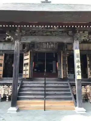 目の霊山　油山寺の本殿・本堂