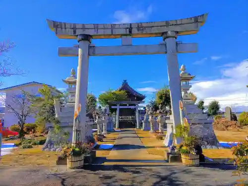 白山社（萩原町高松）の鳥居