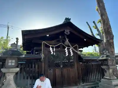 衣手神社の{uncategorized: "未分類", other: "その他", undefined: "問題あり", building: "その他建物", grave: "お墓", sacred_gate: "鳥居", guardian: "狛犬", statue: "像", buddha: "仏像", history: "歴史", nature: "自然", garden: "庭園", animal: "動物", pagoda: "塔", temizu: "手水舎", mountain_gate: "山門・神門", sanctuary: "本殿・本堂", subordinate: "末社・摂社", art: "芸術", scenery: "景色", jizo: "地蔵", ema: "絵馬", goshuin: "御朱印", omikuji: "おみくじ", items: "授与品その他", amulet: "お守り", goshuincho: "御朱印帳", eats: "食事", festival: "お祭り", votive_dance: "神楽", shichigosan: "七五三参", wedding: "結婚式", experience: "体験その他", initially: "初詣", around: "周辺", anti_infection: "感染症対策"}